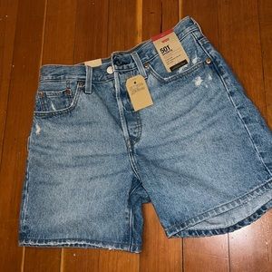 501 LEVIS SHORTS NEVER WORN W TAGS